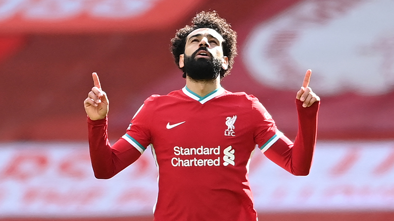 صورة الاعب المصري محمد صلاح يرتدي زي نادي ليفربول